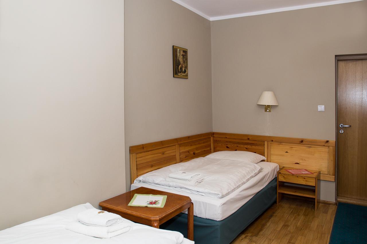 Hotel Karkonosze Kamienna Gora Bagian luar foto